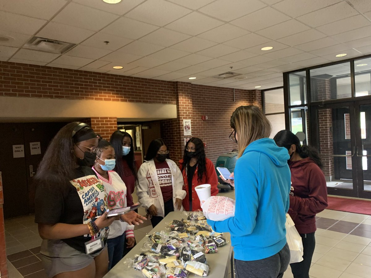 aamuvaxsquad's tweet photo. Just a little recap on the event we had yesterday!! We had a great time meeting with you all and explaining what our initiative is about‼️ Please stay safe during the break https://t.co/HhrCmsNq7t