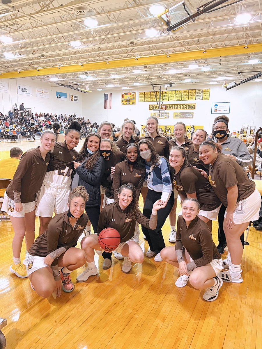 RowanWBB's tweet photo. Alums Juliette Tobin (‘20) and Paige Caldwell (‘20) were in attendance for last night’s home opener and it was all smiles. 😁
#OnceAProfAlwaysAProf | #RowanPROUD https://t.co/Ozb8Rbgd3Q