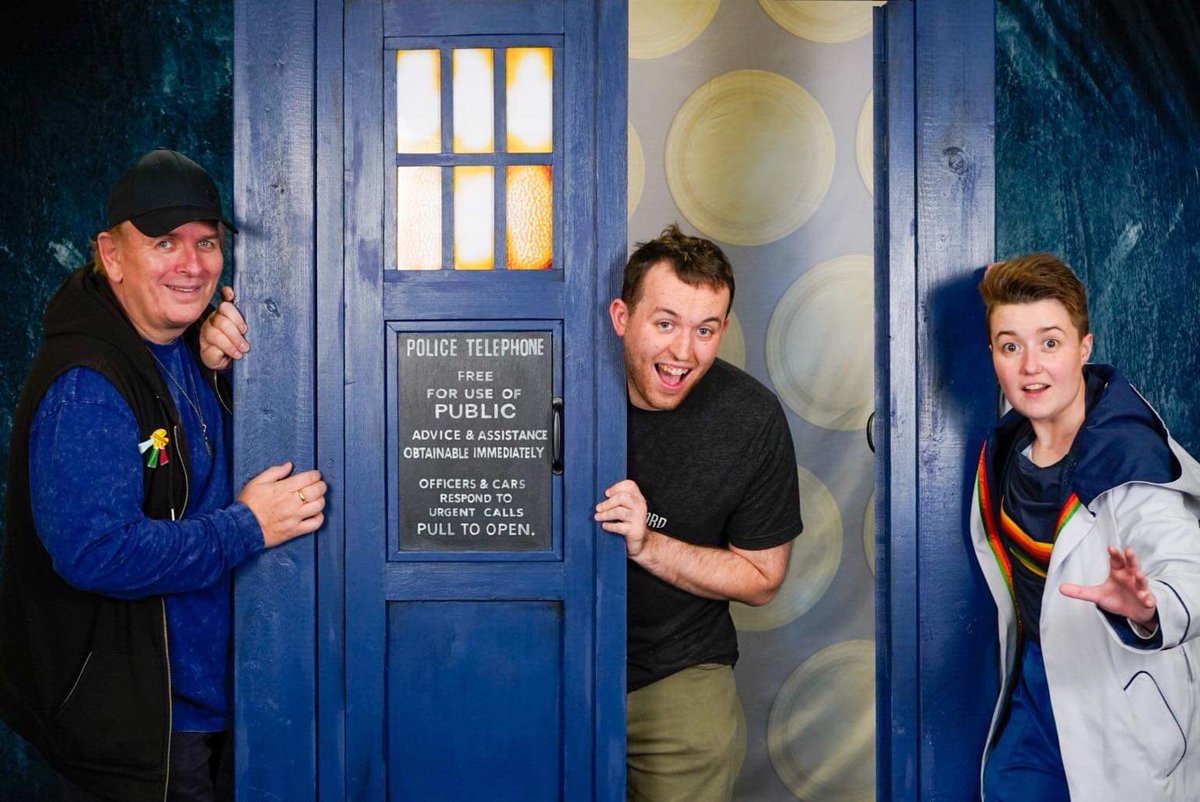 MrsRemingtonFan's tweet photo. One of the highlights of #Pandorica2021 was meeting @tardis_monkey &amp; @TimeLordDrew61! Was so lovely to have a good old chinwag/giggle at everything and anything! ☺️ #BridgetGate https://t.co/Jjn9ofbmSS