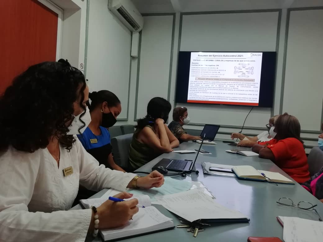 coralsacuba's tweet photo. Se desarrolla encuentro con  Especialistas de Supervisión y Control de las empresas de @coralsacuba. Participa especialista de la Contraloría de la República de Cuba
como invitada en el intercambio de experiencias. #CubaVive 🇨🇺
@minalcuba @acea_lopez @ManuelSobrinoM https://t.co/zMJYXsdsNK