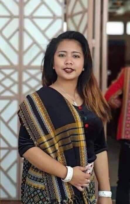 SheisKat2's tweet photo. A woman from medical team,Mai Biak Rem Chin(aka) Chin Chin &amp; 2 PDF members were Shot Dead by Junta on Nov 16.The bodies of 2 PDF comrades named Ko Maw Yar &amp; Ko Pwe Yar were buried on that spot. LEGALIZATION OF NUG #Nov18Coup #WhatsHappeningInMyanmar https://t.co/3eEgLOTNvl