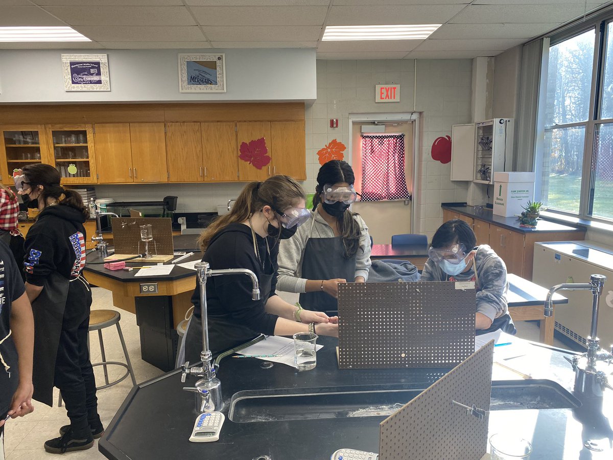 BlewittSciROX's tweet photo. Boiling point lab work today in science. #emsrox #sciencerox https://t.co/aR44WkZ6VS