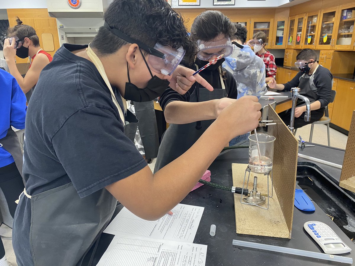 BlewittSciROX's tweet photo. Boiling point lab work today in science. #emsrox #sciencerox https://t.co/aR44WkZ6VS