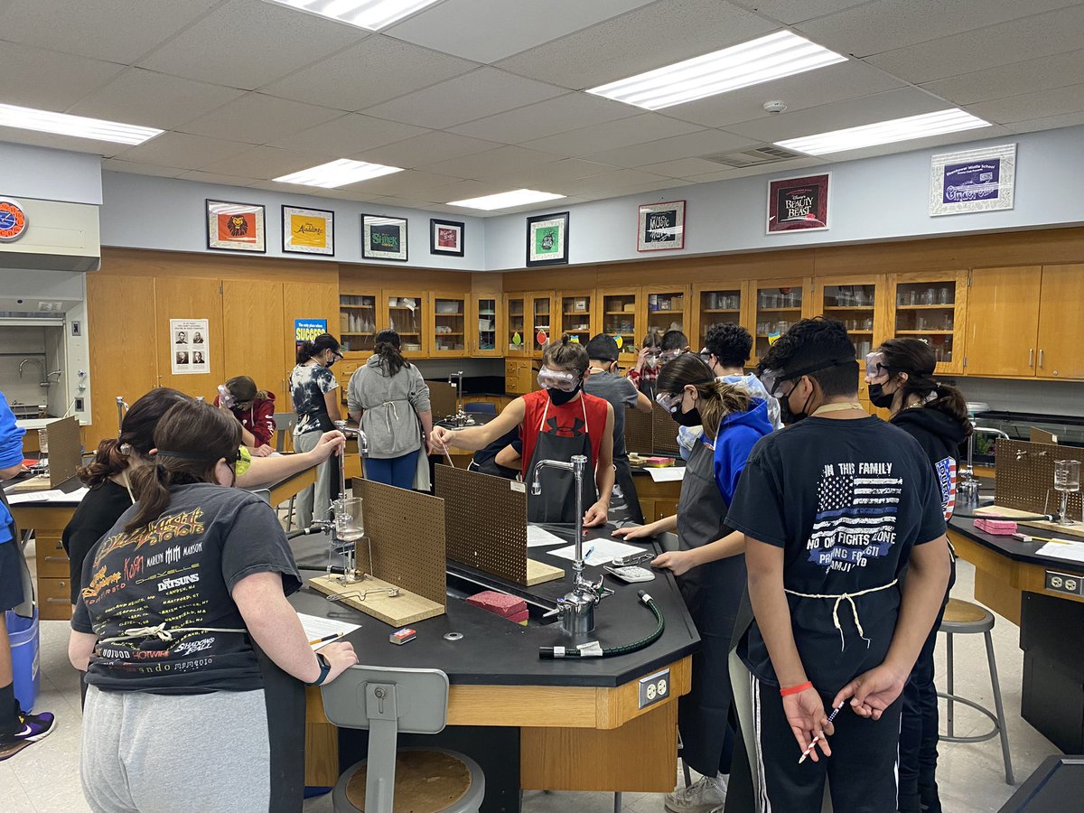 BlewittSciROX's tweet photo. Boiling point lab work today in science. #emsrox #sciencerox https://t.co/aR44WkZ6VS