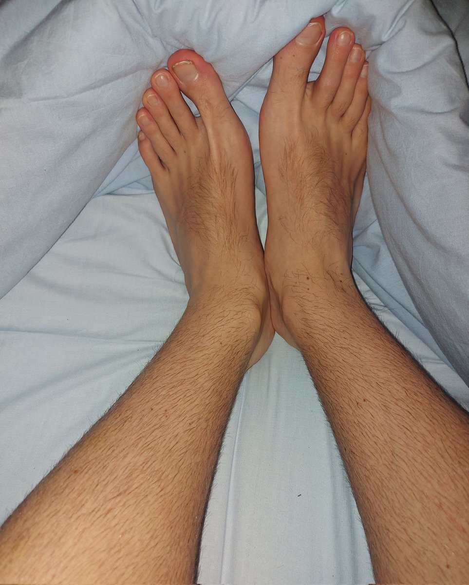 masterfeetM's tweet photo. Sono tornato troiette 😈 https://t.co/Gy36yzMri3