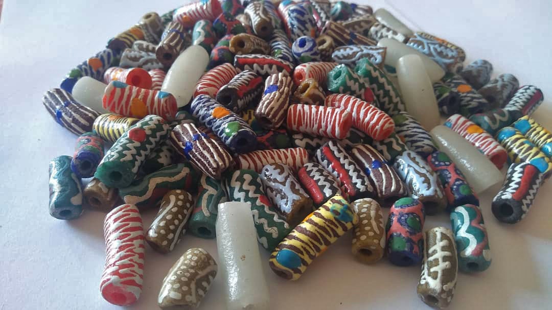 BeadsAfrican's tweet photo. Need just a few of various beads? These #handmade #recycledglass #mixed lot work a treat! They're in the #sale too! https://t.co/XOeAGdfYNj https://t.co/bgZlwpSbE1