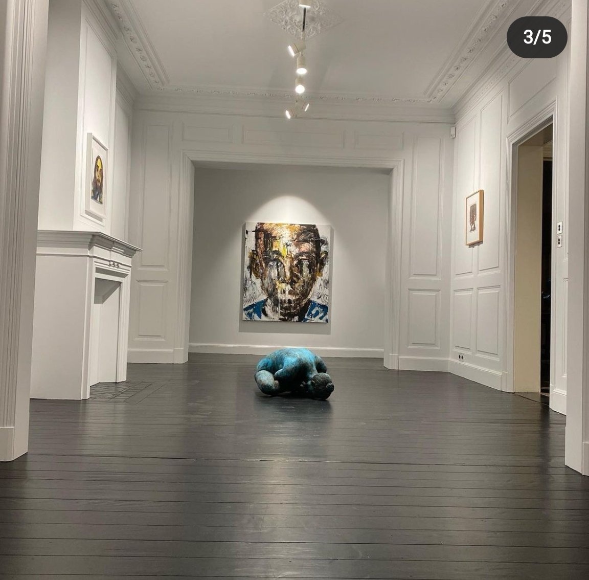 ennockmartZA's tweet photo. From a special collect "HOPE IN DARKNES" one piece beautifuly hang in Belgium as part of  special collection behind, Lionel Smith Sculpture and next to the like of Piblo Picasso's original prints. Frame 4 is available for sale for the fist time in SA

0788230301 or DM https://t.co/7tFB4fd5Zw