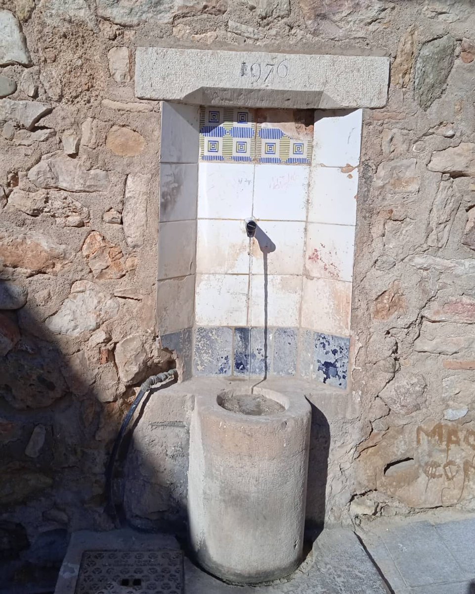 amicscastells's tweet photo. Pujant al Castell de la Suda pel barri del Castell 🏰🚰💪
#NucliAntic #BarriCastell #font #aigua #patrimoni #ReialsCollegis #Suda #25anys #TerresEbre @tortosaturisme https://t.co/MPbFLAb64X