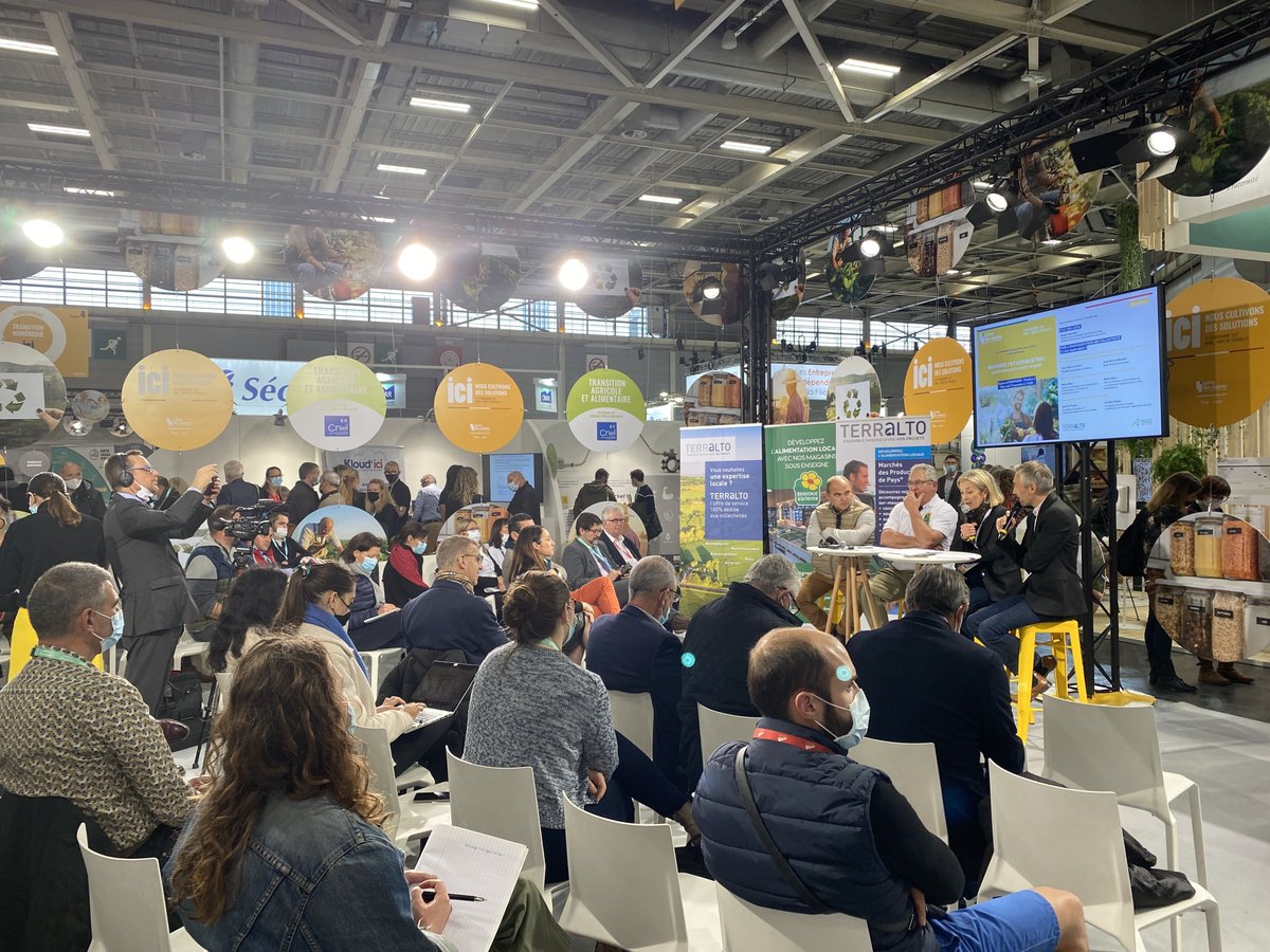 ChambagriFrance's tweet photo. 🎬Clap de fin pour le #smcl2021 ! Une belle édition riche en échanges et rencontres. 
🙏Merci à nos partenaires et aux élus venus nombreux nous rencontrer 
➡️Les #ChambAgri partenaires des collectivités locales et des acteurs publics pour relever ensemble les enjeux  de demain ! https://t.co/eQ1sYz2dMJ