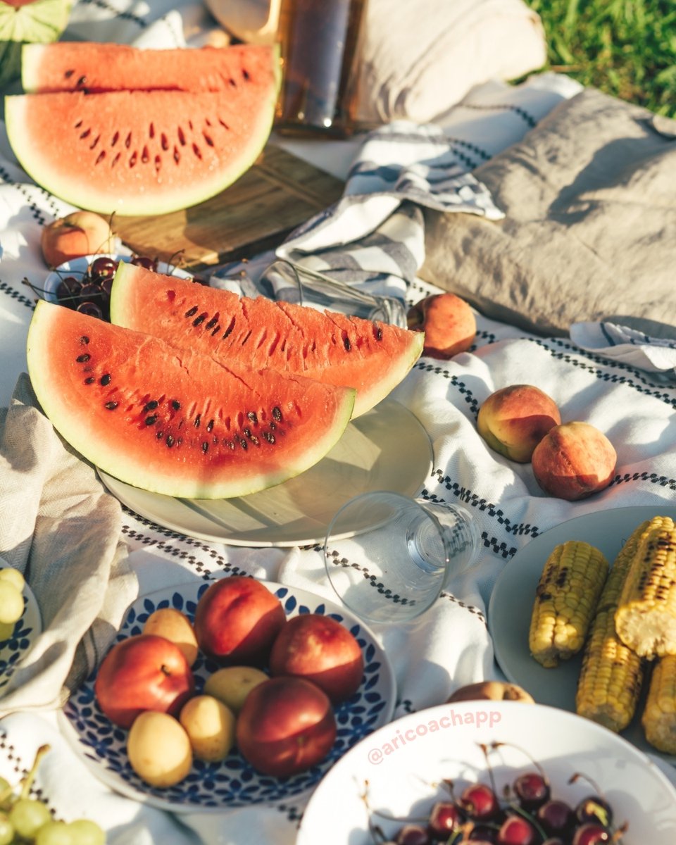 aricoachapp's tweet photo. Eating good + feeling good go hand in hand!!! 🍉💦💦💦 Watermelon helps keep you hydrated &amp; gets you that Vit A &amp; C  

#aricoach #aricoachapp #wholefood #wellness #nourishyourbody #healthytips  #healthyfoodplan  #eatfitcrew  #mindfuleatingtips https://t.co/SnMvOnIDIh