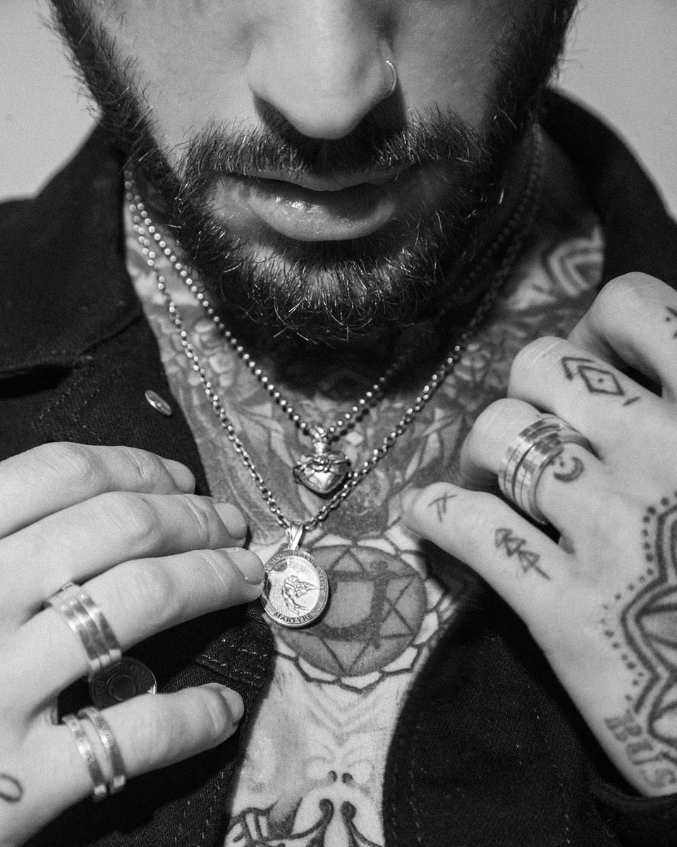 zjmposts's tweet photo. zayn malik details https://t.co/TcDfjC3Ppz