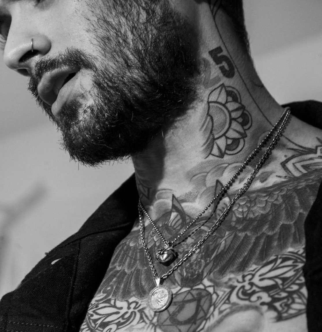 zjmposts's tweet photo. zayn malik details https://t.co/TcDfjC3Ppz