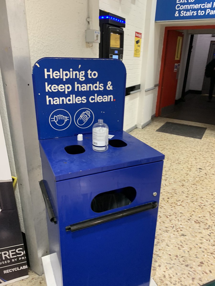 KDBlake11's tweet photo. Poor Show Tesco Commercial Rd Portsmouth .. helping to keep hands clean with no hand sanitiser available spoke to the person on the desk .. Yes told my manger two hours ago !!!!! Tesco keeping us safe . !!! https://t.co/VfAtHG91tm