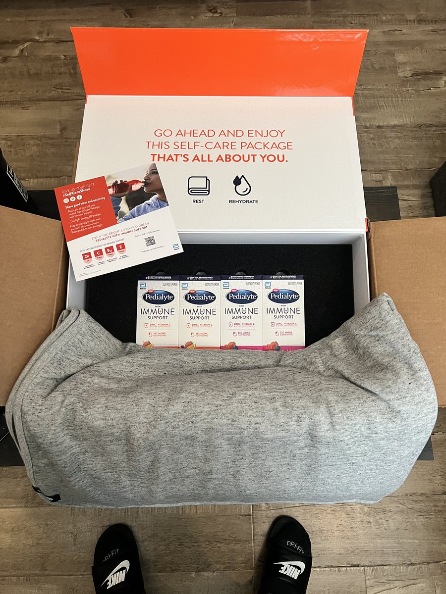 Burner_Sowards's tweet photo. Shoutout to @pedialyte! A weighted blanket and some immune support to go with the flu season this is going to come in handy on Sunday’s😍😍 #selfcareshare https://t.co/hW41o6CJxL