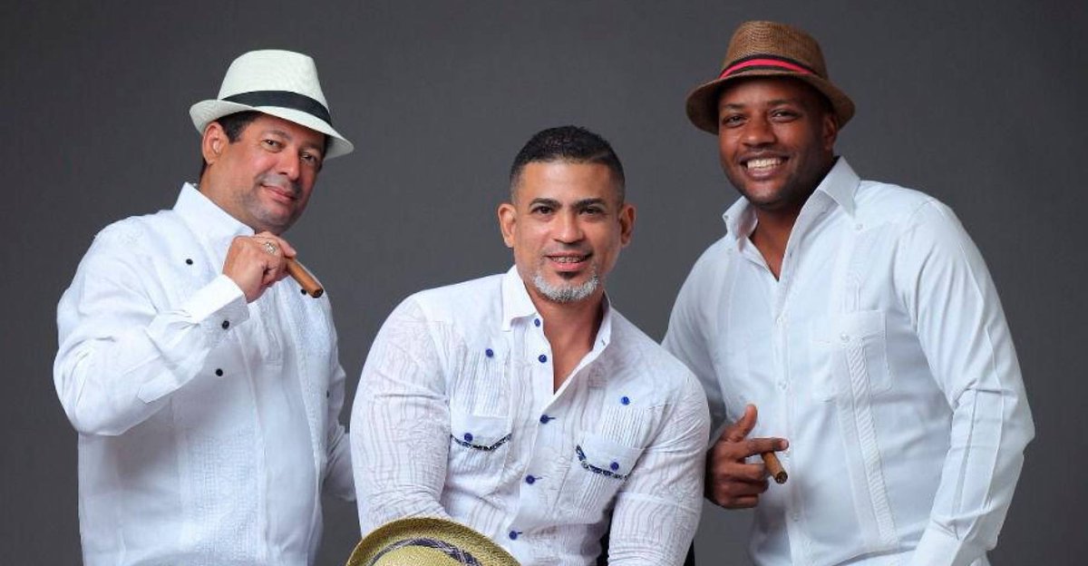DiarioLibre's tweet photo. 🕶| #EstilosDL | Diseñadores llevarán la chacabana dominicana a El Salvador

🔗 https://t.co/qLdGLE5qIk

#DiarioLibre #DiseñadoresRD #ModaRD #Ropa #Vestimenta #Camisas #ElSalvador #RepúblicaDominicana https://t.co/w3zknRoAAR