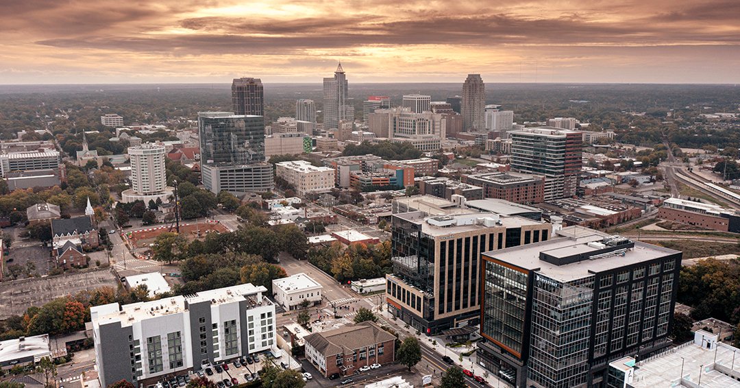 Raleigh is ranked the second best place to live in the US for a reason 😍

Come tour the capital city on foot with the City of Oaks Marathon on November 6, 2022! Register today to get the lowest prices of the year.