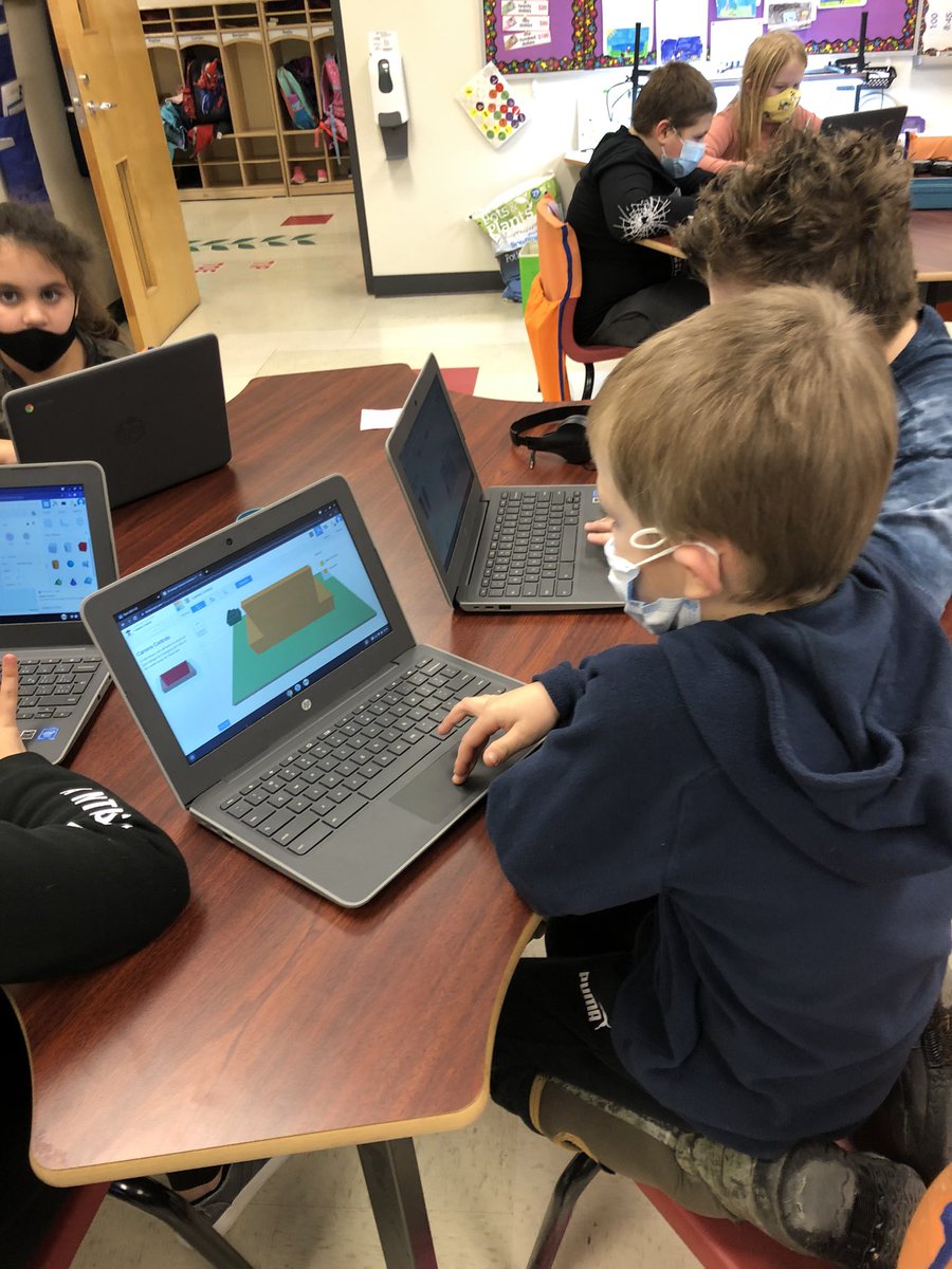 smleblanc40's tweet photo. Tinkering with 3D printing - tech buddies from grade 8 helping grades 3 and 4 #cbvrce_tech #cbvrce #digitalcitizenship #riversideelementary https://t.co/WgURg9O3YT