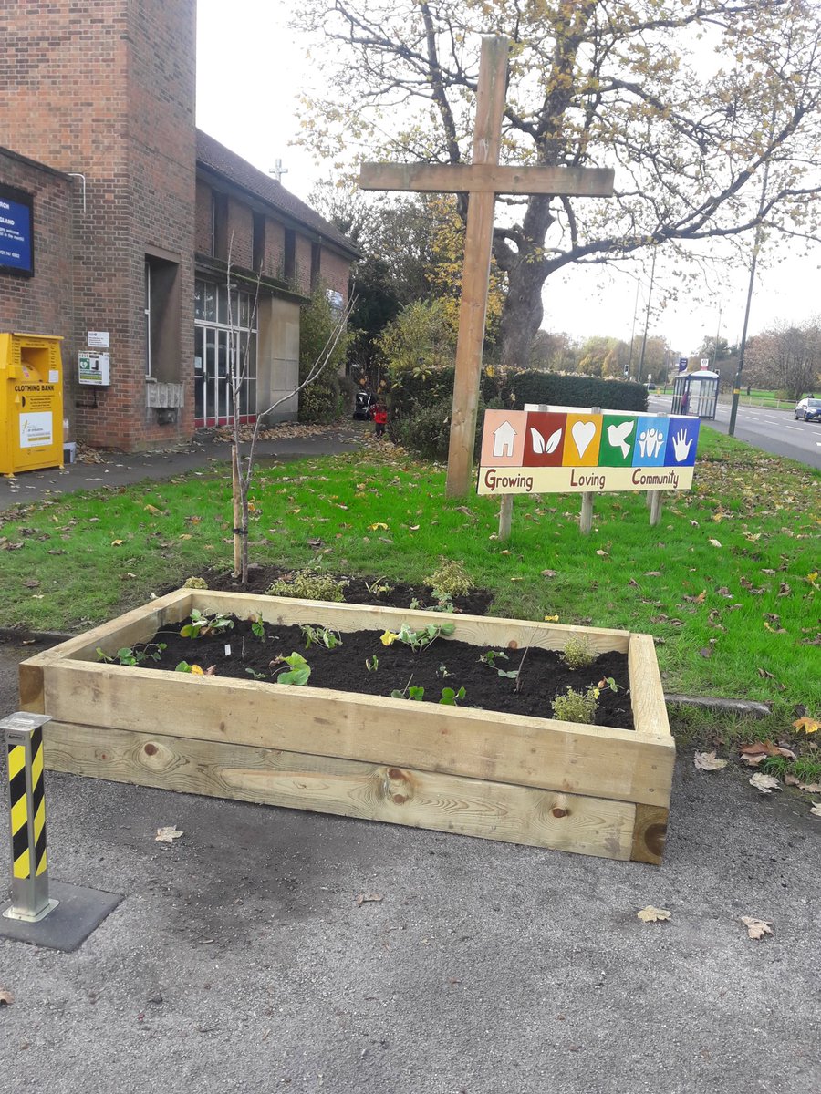 FletchCath's tweet photo. Sometimes it’s about the small things - how close the delivery driver left the tonne of compost, vast amounts of Lotus biscuit boxes left over from local food projects, a ready stash of donated plants needing new homes &amp; of course, fab people to help put it all together!! 🥰💚🌱 https://t.co/wkWBA1RA1R