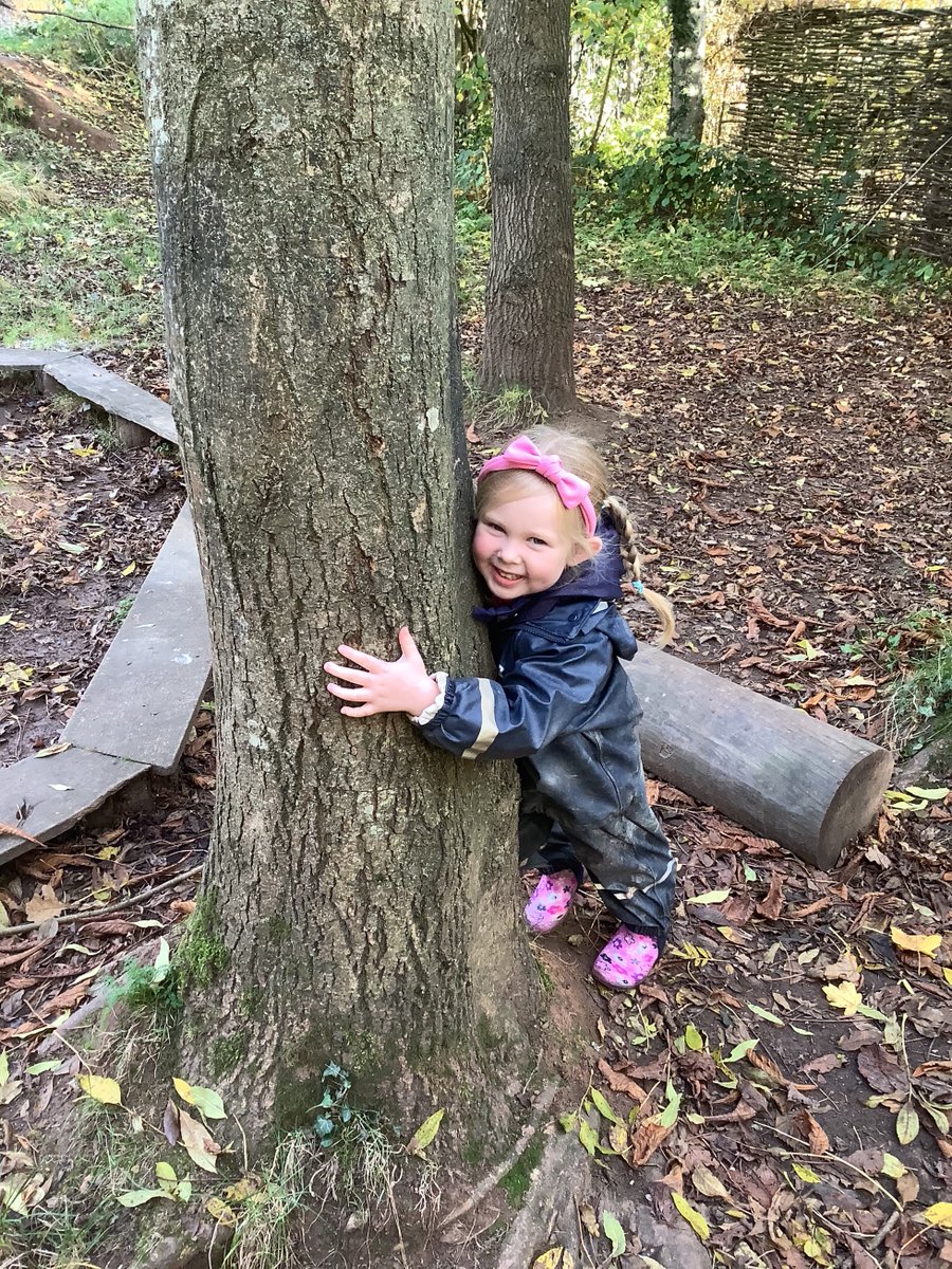 NEC_LPS's tweet photo. A fun afternoon making leaf people at Forest School. Thanks for the idea @BusyBeesLedbury. We showed the trees some love too and did plenty of tree hugging! #LPSeyfs #LPSrshe #LPSart #LPSdt https://t.co/tQKen99LdP