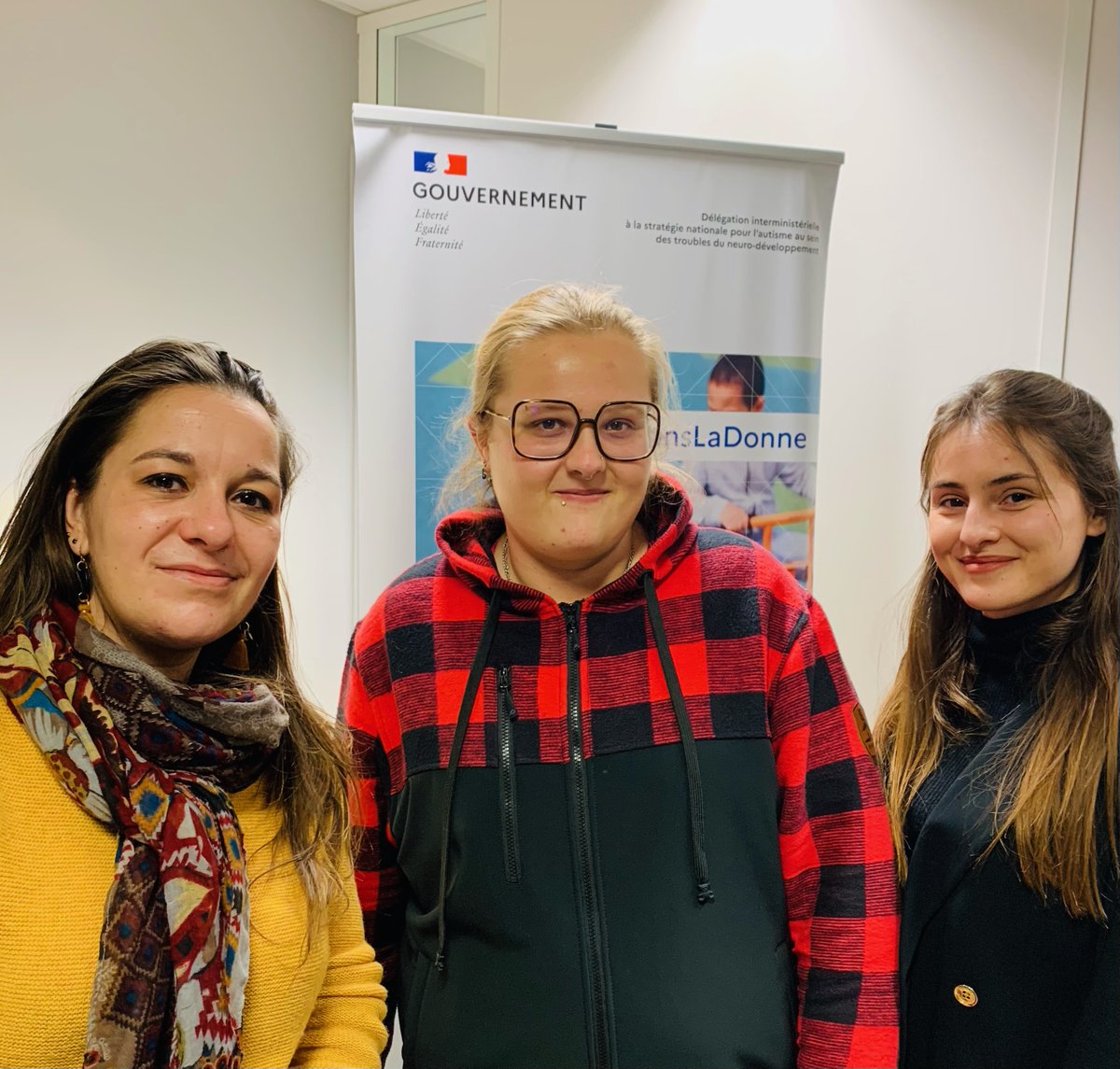 CCompagnon_'s tweet photo. #DuoDay2021 Une excellente journée avec Léa, Sarah, Blandine, Frédéric. Faire découvrir nos métiers et découvrir en retour leurs parcours de vie, leurs expériences, leurs réussites et leurs échecs nous rend tous + 💪 et + proche d'une société inclusive.
@handicap_gouv @s_cluzel https://t.co/Vq3AVsJATU