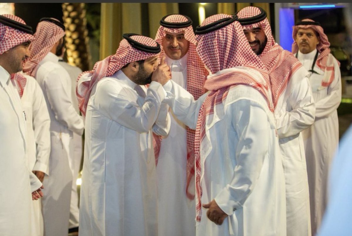 577_ah's tweet photo. قبلة على يد سيد التاريخ، وإمبراطور الدبلوماسية المحنك الذي وقف شامخاً في قلب قضايا العالم على مدى عقود . 
@Turki_alalshikh https://t.co/EQ03UTngAU