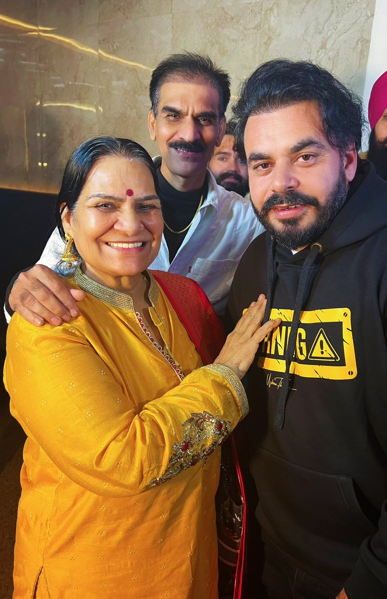 Nehhaamalik's tweet image. At the Warning Movie 🎥 Premiere with my family
Loved the movie 🎥  n specially Prince Kanwaljit Singh’s acting .. all the best to the entire cast ✌️
#nehamalik #PremiereShow #warningmovie #punjabi #punjabimovie #pollywood #GippyGrewal #PrincekanwaljitSingh