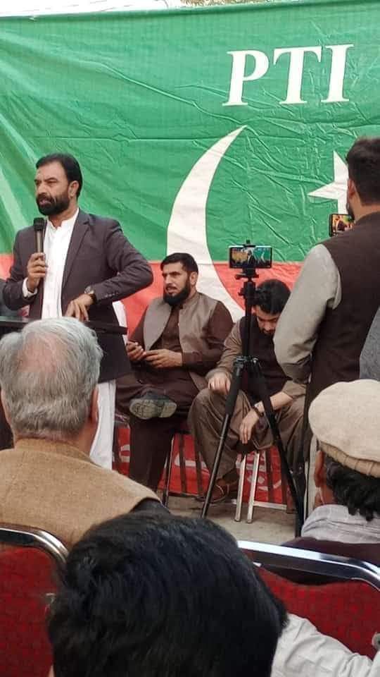 nawazBangash18's tweet photo. کوھاٹ پی ٹی آئی
آج پی ٹی آئی کا مشاورتی اج��اس ھوا جس میں چیرمین کشمیر کمیٹی شہریار آفریدی
ڈیڈک چیرمین ضیاء بنگش نے خطاب کیا
صدر تحصیل نواز بنگش نے اپنے خطاب کہا جس کو سیٹی مئیر کا ٹکٹ جاری ھو گا اس کو ہر گلی ویلیج کونسلوں میں تنظمیں خوش آمدید کہتے ھوئے پائیں گے https://t.co/Nq8wkpdhkN
