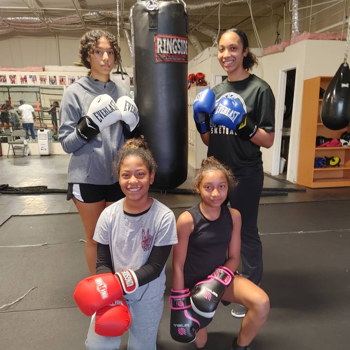 boxing_mo's tweet photo. Hit like a girl💪🏾! #girlsboxtoo #girlfight #mobetterboxing #morethanjustboxing #youngqueens #YoungGuns https://t.co/KbJMGrmEL6