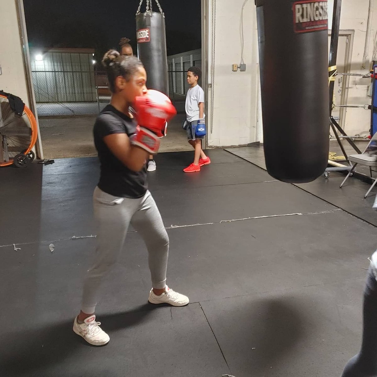 boxing_mo's tweet photo. Hit like a girl💪🏾! #girlsboxtoo #girlfight #mobetterboxing #morethanjustboxing #youngqueens #YoungGuns https://t.co/KbJMGrmEL6