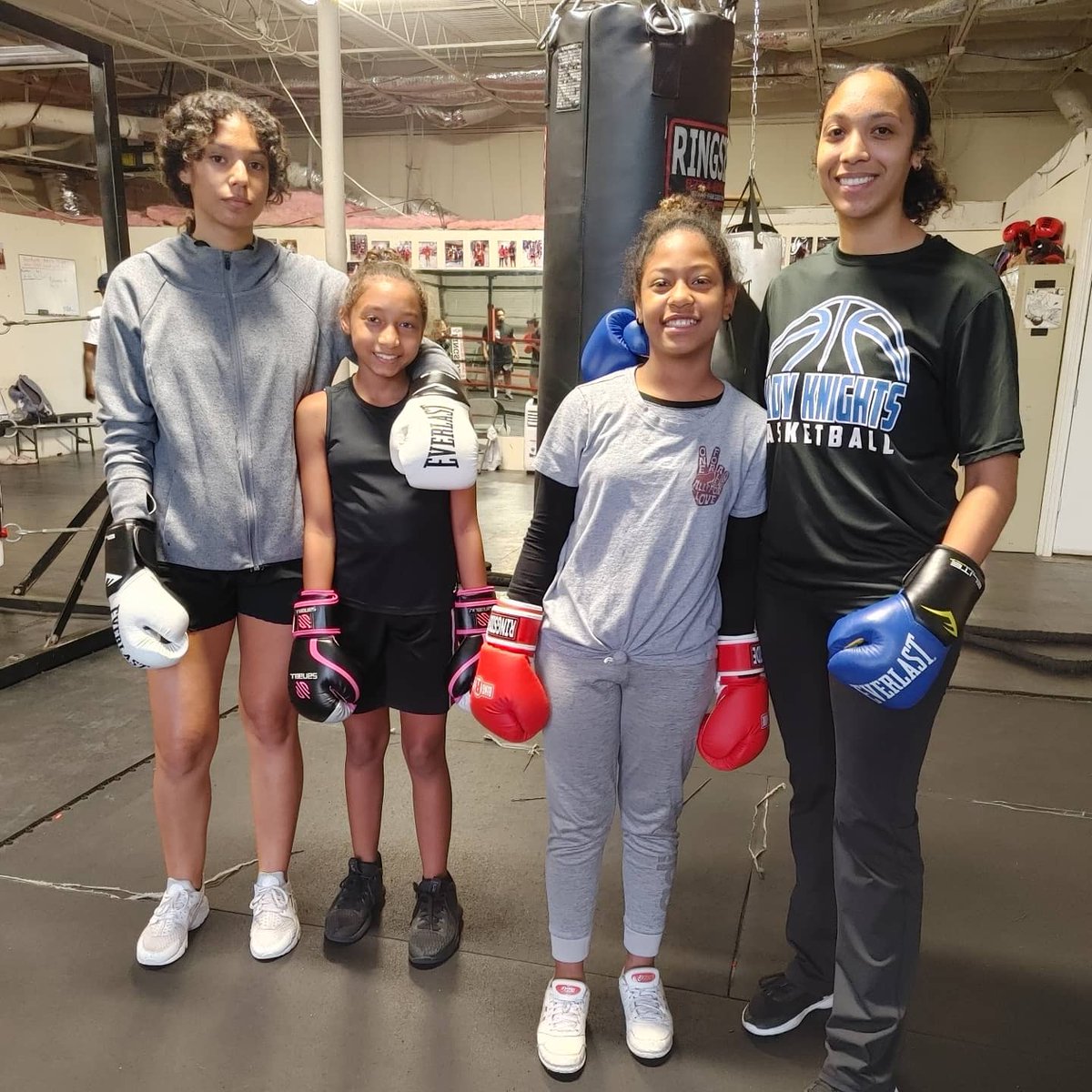 boxing_mo's tweet photo. Hit like a girl💪🏾! #girlsboxtoo #girlfight #mobetterboxing #morethanjustboxing #youngqueens #YoungGuns https://t.co/KbJMGrmEL6
