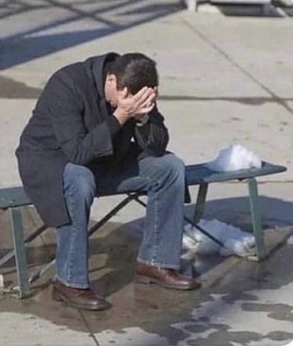 polacy kiedy          vs.         polacy 
widza piotra                       na codzień, 
adamczyka                        bo musza zyc
na                                         w polsce 
premierze 
#Hawkeye