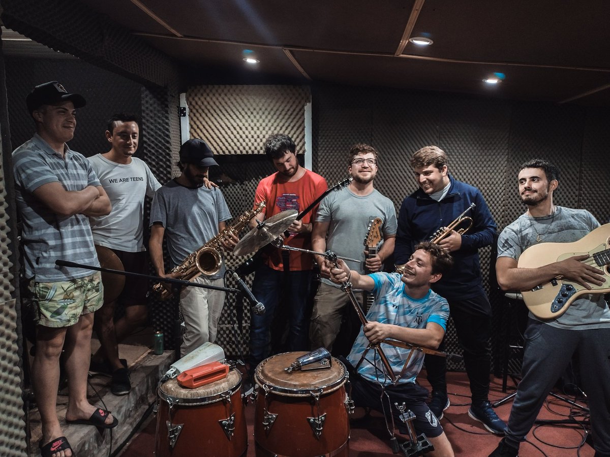 bargus_rock's tweet photo. ESTAMOS LISTOOOS 🎉🎉

El fuego más que encendido, las ganas a flor de piel, tenemos todo ready para salir a vibrar las paredes del teatro español

MAÑANA VIERNES - 21 HORAS
junto a Andando Descalzo, no te lo podes perder !!

Los esperamos a todos y todas 
🎉🎺🎷🥁🎸🎤 https://t.co/g6JCcSUvVC