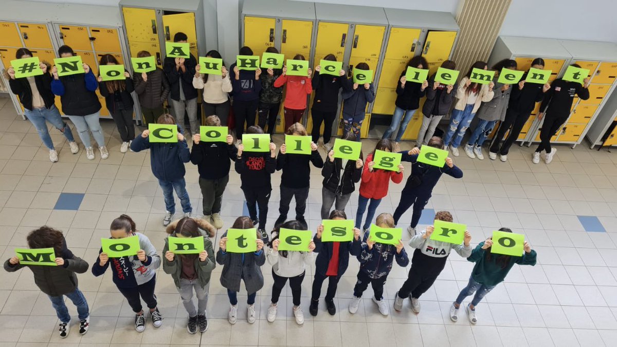 Le collège de Montesoro affiche haut les couleurs de NON AU HARCÈLENT.
#nah                                       #NonAuHarcelement
