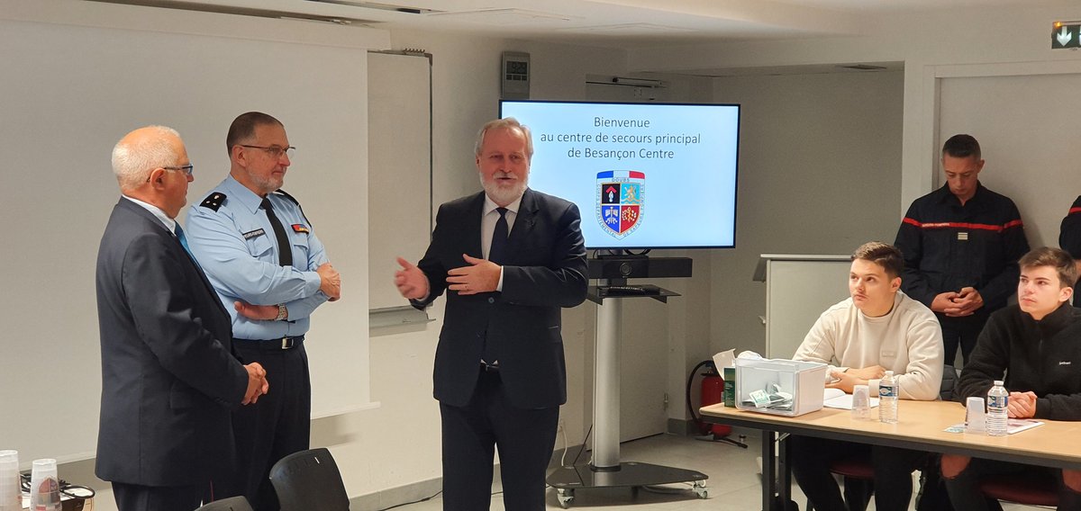 Interiale's tweet photo. #FonctionPublique | Carton plein pour la 1ère édition des rencontres régionales des métiers de la sécurité Intérieure et de la Justice organisées en partenariat avec l'#AMICHEMI !
🤝Merci à ces jeunes venus se renseigner sur ces métiers et aux nombreux intervenants.
@Prefet25 https://t.co/FxahoNSO9f
