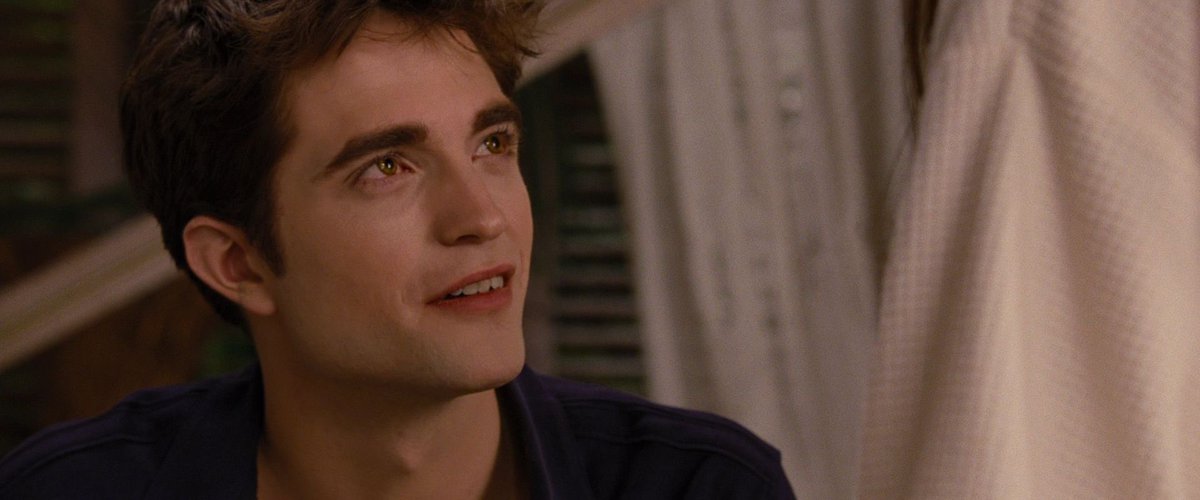 thomspttnsn's tweet photo. ten years of edward cullen looking fucking hot in the honeymoon 🤌🏻🤤 https://t.co/AEcL0cdmrl