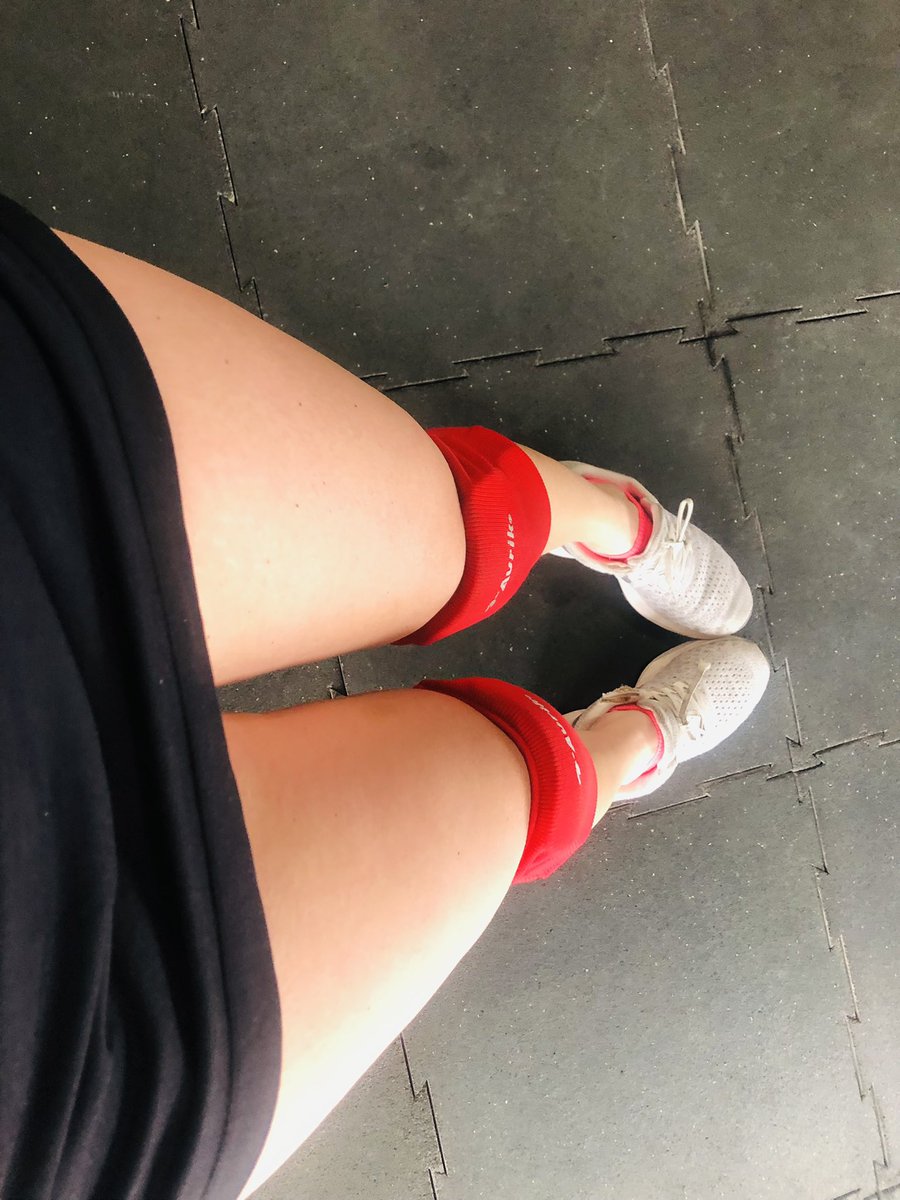 MaJoseZuritaEc's tweet photo. Esta semana ha sido compleja xq dejé de consumir un medicamento y para ir a entrenar, me tocó llegar en grúa al box.
No quería levantarme; pero lo logré
Resumen:
Entrené toda la semana 🤯 y conocí a una persona maravillosa 😊
#ExcelenteSemana #fitnessAddict #Destroid https://t.co/4f3RhRPChT