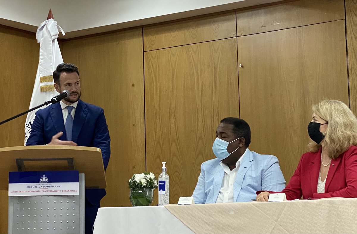 SandraKassab1's tweet photo. Acompañar las transiciones sociales para incrementar el acceso equitativo a los servicios básicos es un eje estratégico del nuevo Marco País 2021-25 de la @AFD_France en 🇩🇴. ¡Ya se inicia la implementación en #EquipoEuropa y juntos a nuestros socios dominicanos!@expertisefrance https://t.co/1RSnmoz1L8
