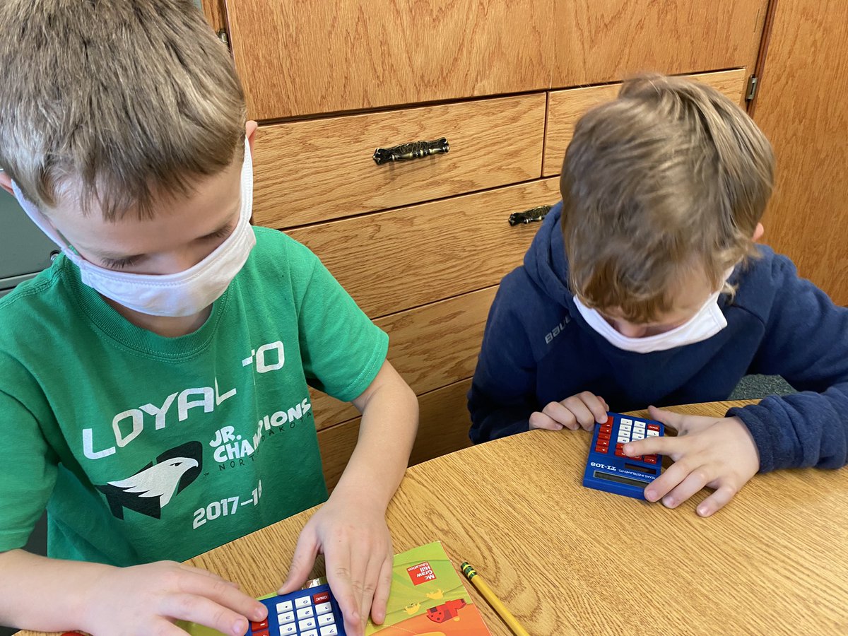 arielsandvik1's tweet photo. Programming our calculators to count up and back! #MakeADifference https://t.co/IKLIsAP7n6