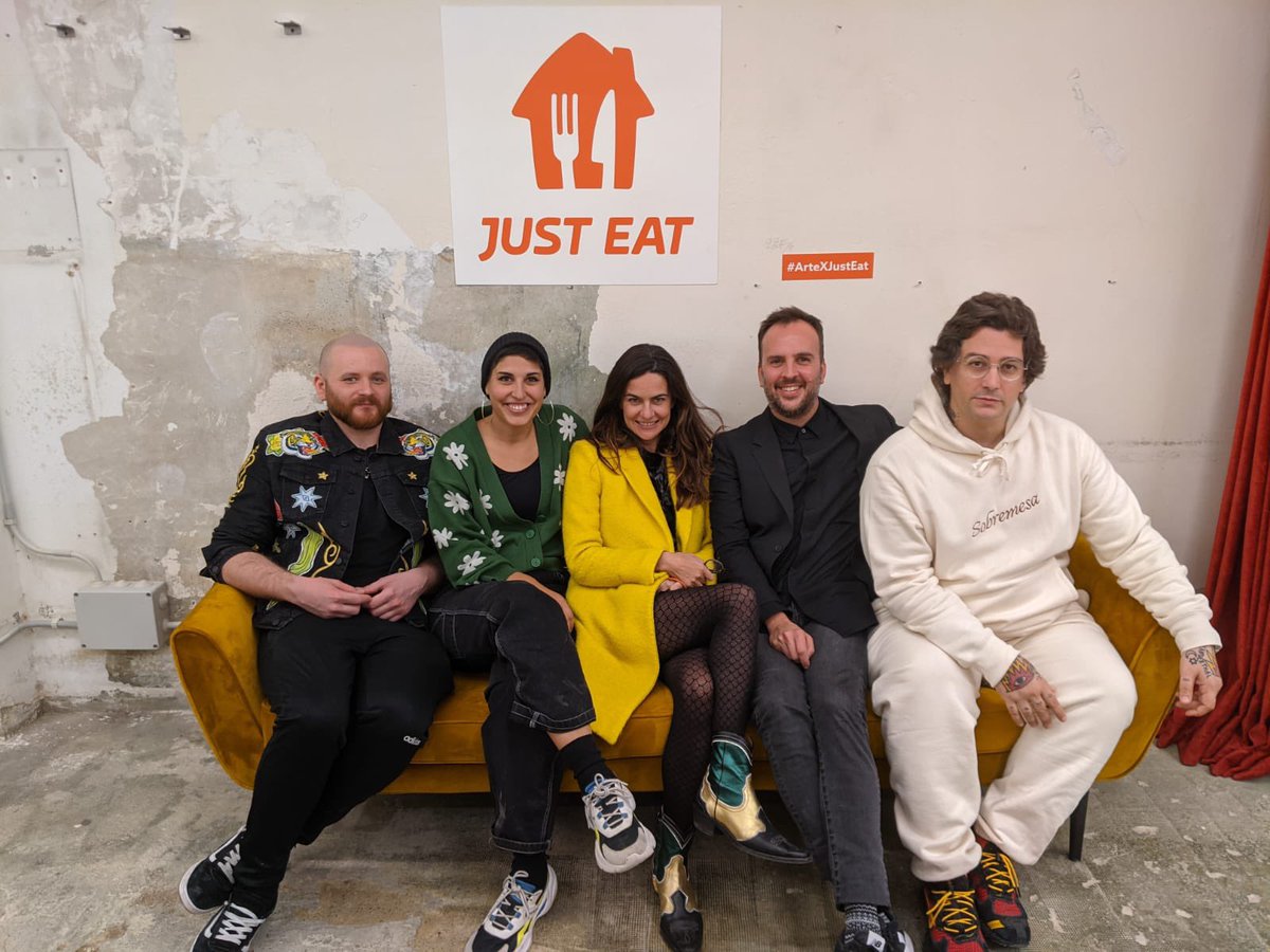 marceladelap's tweet photo. #ArtexJustEat ha llegado a la ciudad Condal con la expo Art&amp;Delivery @JustEat_es. En la presentación a prensa, hemos contado con los artistas de @Gunter_Gallery : @RicardoCavolo #nuriatoll y #eldiosdelostres. Os esperamos viernes y sábado en exquiseat, carrer Santa Magdalena 9 https://t.co/EErSNj1IBf