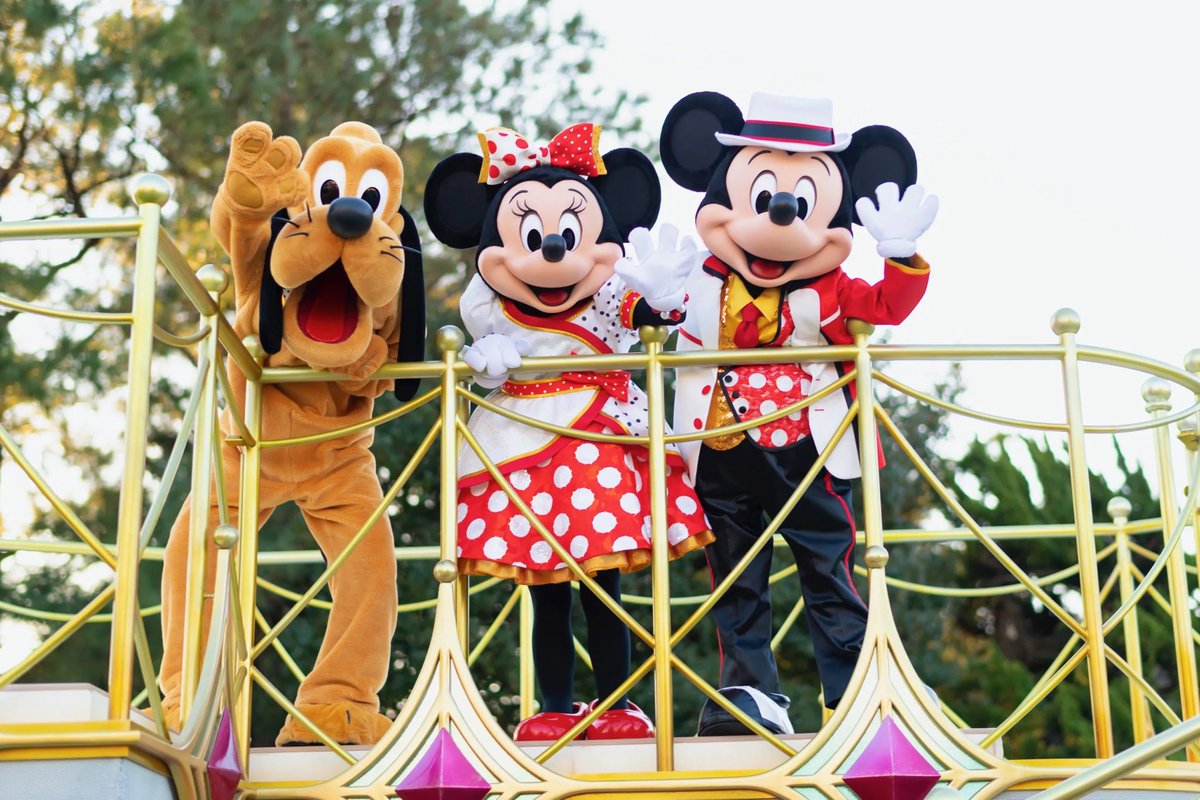 WDWNT's tweet photo. Happy 93rd birthday to Mickey and Minnie Mouse! Thanks for always welcoming us home! https://t.co/62DXZFd7tO