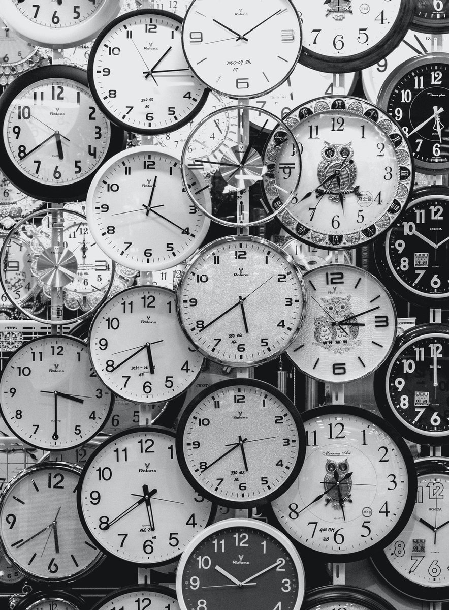 jedelafont's tweet photo. “Piensa en esto: cuando te regalan un reloj te regalan un pequeño infierno florido, […] un calabozo de aire. […] Te regalan -no lo saben, lo terrible es que no lo saben-, te regalan un nuevo pedazo frágil y precario de ti mismo, algo que es tuyo pero no es tu cuerpo…”
Cortázar https://t.co/3bXsyuGfhX