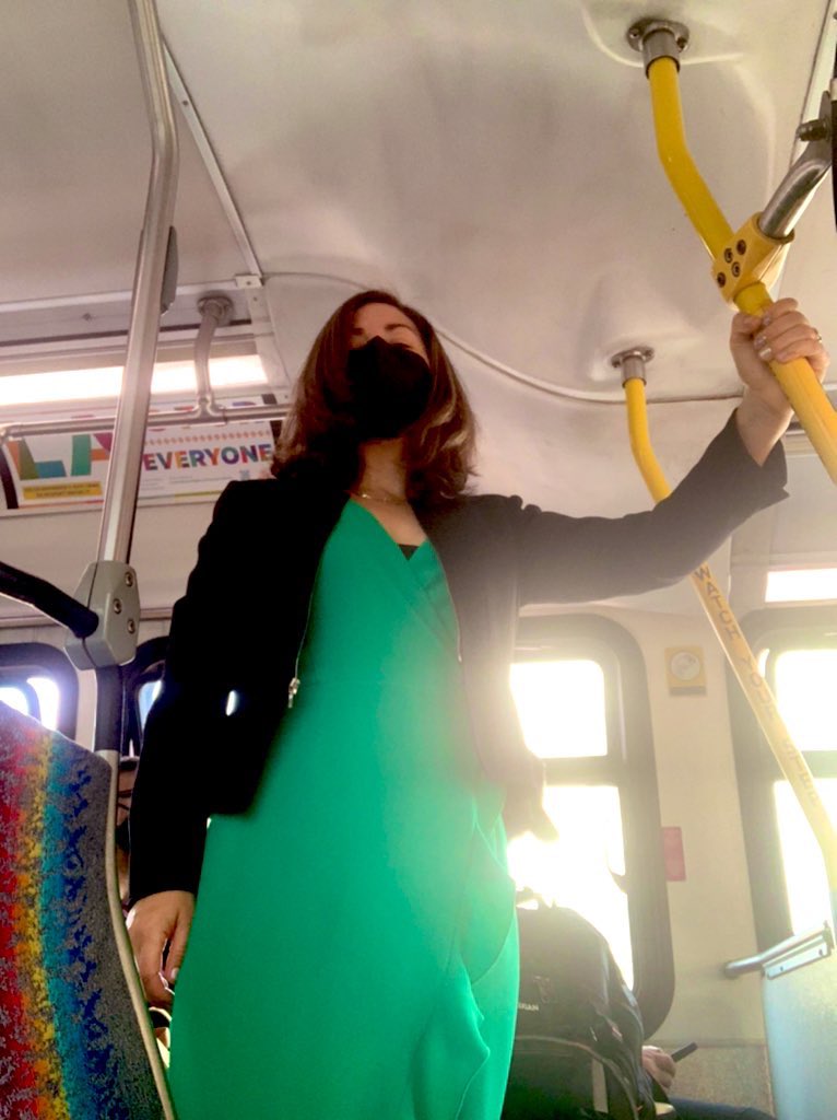 TransitCake's tweet image. On my way to @CoMotionNEWS LA conference day 3. It’s easy being green when you ride @metrolosangeles. Thanks @shoptrinaturk sample sale for the styling.
