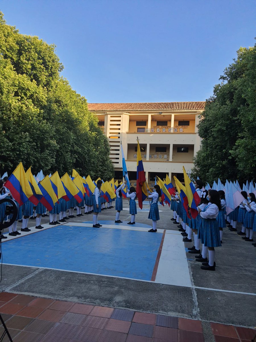 Escuela Normal Superior Maria Auxiliadora tweet media