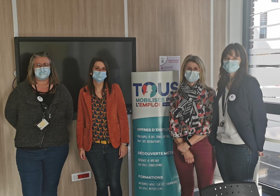Grâce à #DuoDay2021 Nadia et Emilie ont pu découvrir le métier de conseiller au  #PoleemploiDunkerque
 🎬 Elles ont observé des entretiens, un recrutement et ont échangé avec les différents services👍
🙏Merci à Christine et Aurore de les avoir accompagnées durant cette journée