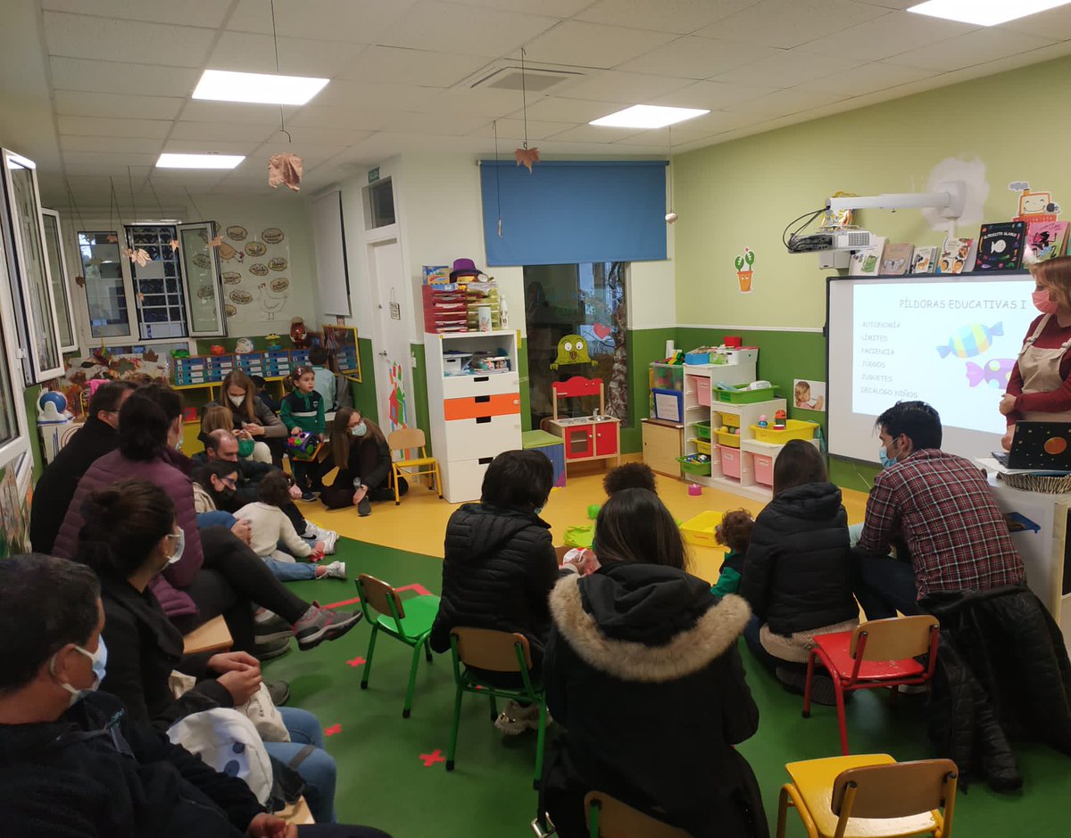 c_santamarca's tweet photo. Hoy hemos celebrado la primera píldora educativa del curso: autonomía, límites, y juegos.
¡Todo un éxito! Gracias a todas las familias que han asistido.

#JuntosConstruimosSantamarca https://t.co/ZQaH7xS18k