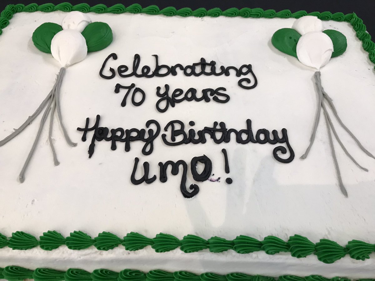 UmoDining's tweet photo. Plans on having your cake and eating it too? You better hurry, it’s almost gone! 😳 #trojanslovecake #homecomingweek #birthdaycake #happybirthdayumo https://t.co/nkASHQhE1e
