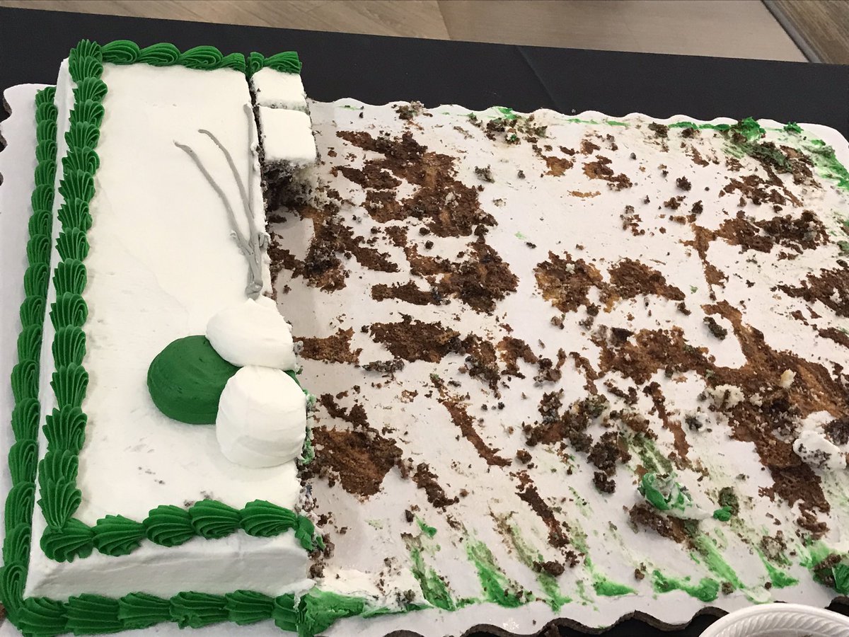 UmoDining's tweet photo. Plans on having your cake and eating it too? You better hurry, it’s almost gone! 😳 #trojanslovecake #homecomingweek #birthdaycake #happybirthdayumo https://t.co/nkASHQhE1e
