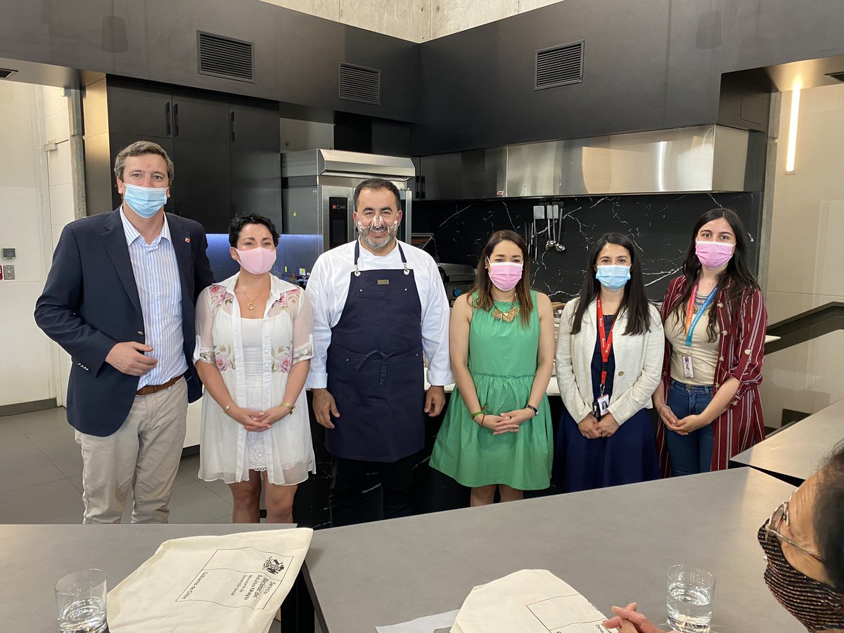 FOMENTANDO HÁBITOS SALUDABLES
👉🏻Estuvimos en clases de cocina saludable junto a 11 adultos mayores de Lo Barnechea en <a href="/inacapapoquindo/">INACAP Apoquindo</a>, junto a nuestra seremi <a href="/caterodrigueza/">Cate Rodriguéz A </a>, el secretario ejecutivo de @eligevivirsano <a href="/jpguilisasti/">José P. Guilisasti</a>, <a href="/SenamaRM/">Senama Metropolitano</a> y autoridades de <a href="/inacapapoquindo/">INACAP Apoquindo</a>