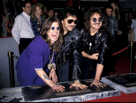 PreludioPosadas's tweet photo. 🗓️#Efemérides🗓️
Un 18 de Noviembre de 1992, @BlackSabbath inmortalizaban sus manos en el #HollywoodsRockWalk.
Si es por mí, que nombren una ciudad en honor a ellos, #BlackSabbathlandia o algo así, lo que quieran. https://t.co/ZYvIPlc6GS