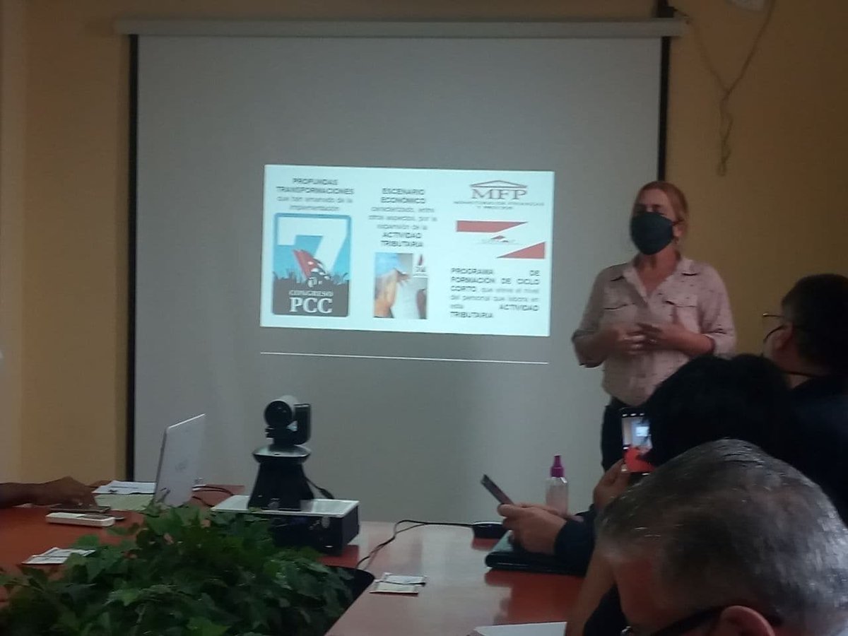 confinuh's tweet photo. Creación de una nueva carrera de nivel superior. Exposición del programa por la doctora en ciencias Mariuska Sarduy Gonzáles  Con esta carrera de Ciclo Corto la Facultad de Contabilidad y Finanzas se convierte en una facultad que cuenta 4 carreras de educación superior https://t.co/rAjcw6dsyM